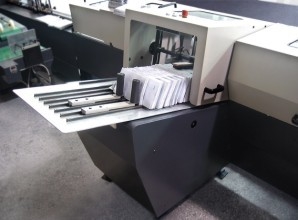Máy thu thập tự động 8000 chu kỳ / H Máy đóng sách 21 lỗ