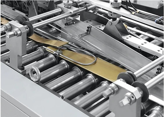 Máy chế tạo hộp giấy hộp với điều khiển servo để tăng độ chính xác