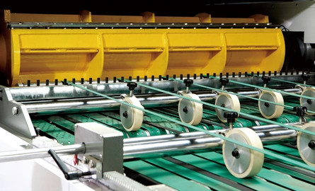 Máy cắt kỹ thuật số tốc độ cao cho cuộn giấy và tấm giấy với cắt và cắt