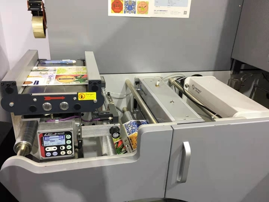 Tự động Digital Label Foil Stamping And Varnishing Máy in tăng cường