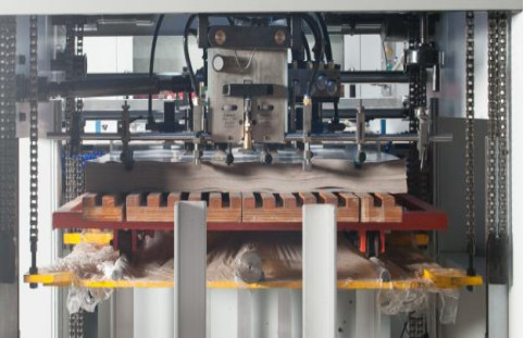 Máy cắt và tạo nếp nhăn tự động