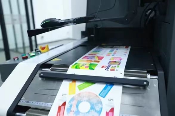 Máy in và sơn UV đa màu nhãn kỹ thuật số lai