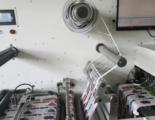 Máy cắt nhãn kỹ thuật số Roll-to-Roll với tùy chọn mài 27 M/min