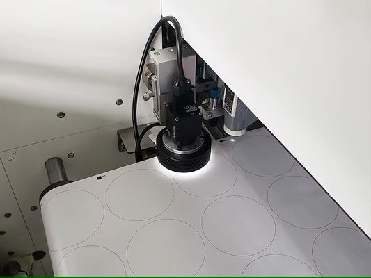 Máy cắt laser cuộn thành tờ kỹ thuật số với tốc độ cắt tối đa 27m/phút và chiều rộng nhãn tối đa 330mm