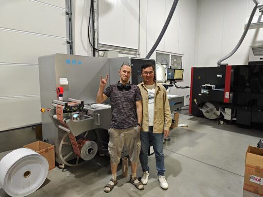 450mm Digital Label Post Press Varnish Printing Cold Stamping Machine Máy đánh dấu lạnh