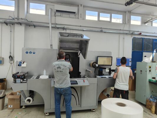 Máy hoàn thiện cuộn-cuộn nhãn kỹ thuật số với tốc độ 60 túi/phút và chiều rộng túi 120-450mm để dập lá kim kỹ thuật số