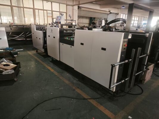 Laminator điện ảnh nhiệt tự động có hiệu suất cao với chiều rộng tối đa 1080mm và tốc độ 10-60m/min