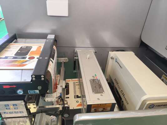 Máy dán nhãn giấy rượu vang Digital Roll Custom Sticker Varnishing Foil