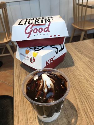 Máy làm hộp giấy thực phẩm ăn liền Máy đóng thùng carton