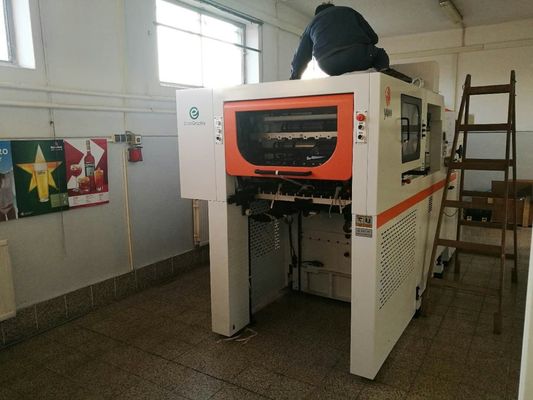 Máy cắt khuôn dập lá 760 × 520mm để dập nổi các tông